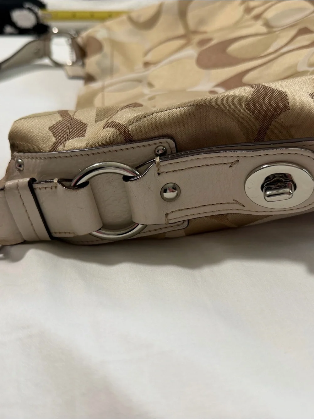 Y2K Coach Shoulder Bag - Tan colors